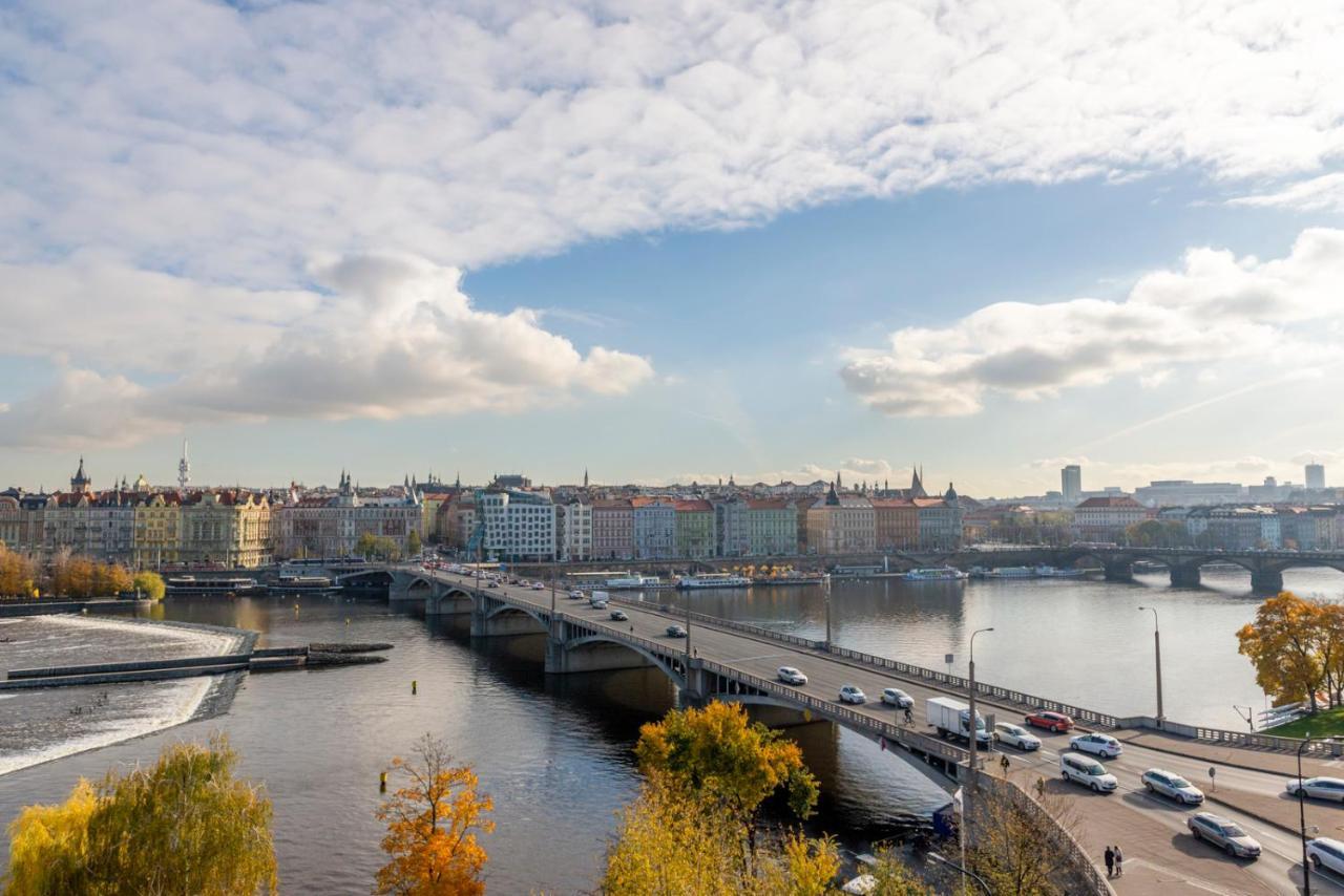 Apart-hotel Janáčkovo Nábřeží 19 - Riverside 4*