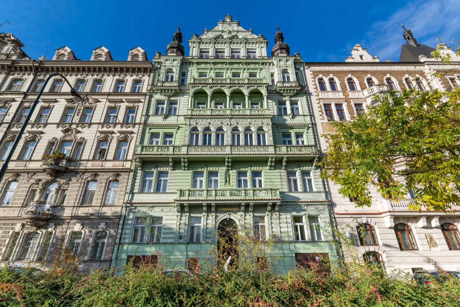 Janáčkovo Nábřeží 19 - Riverside Praga