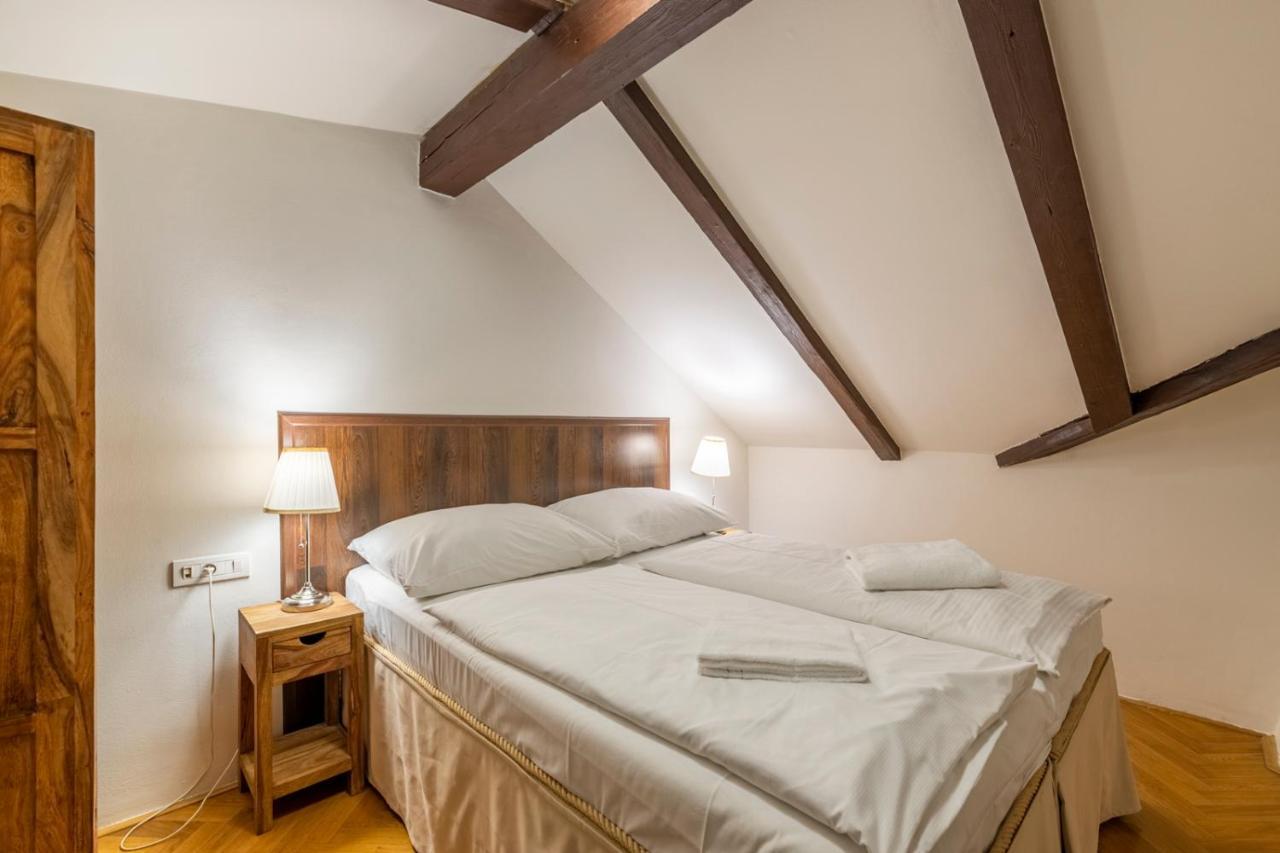 Apart-hotel Janáčkovo Nábřeží 19 - Riverside Praga