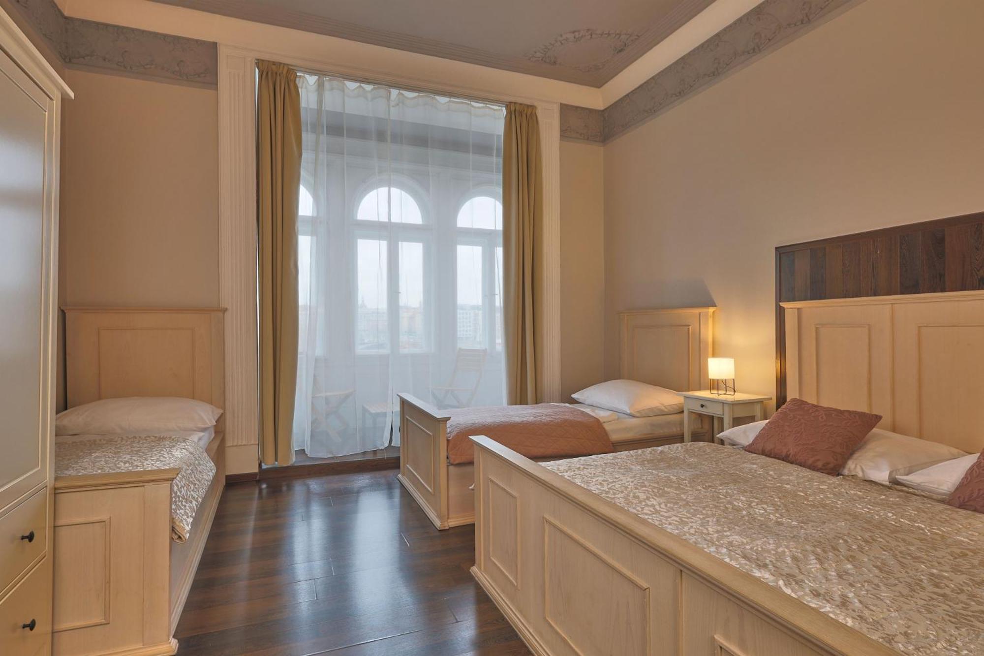 Apart-hotel Janáčkovo Nábřeží 19 - Riverside 4*