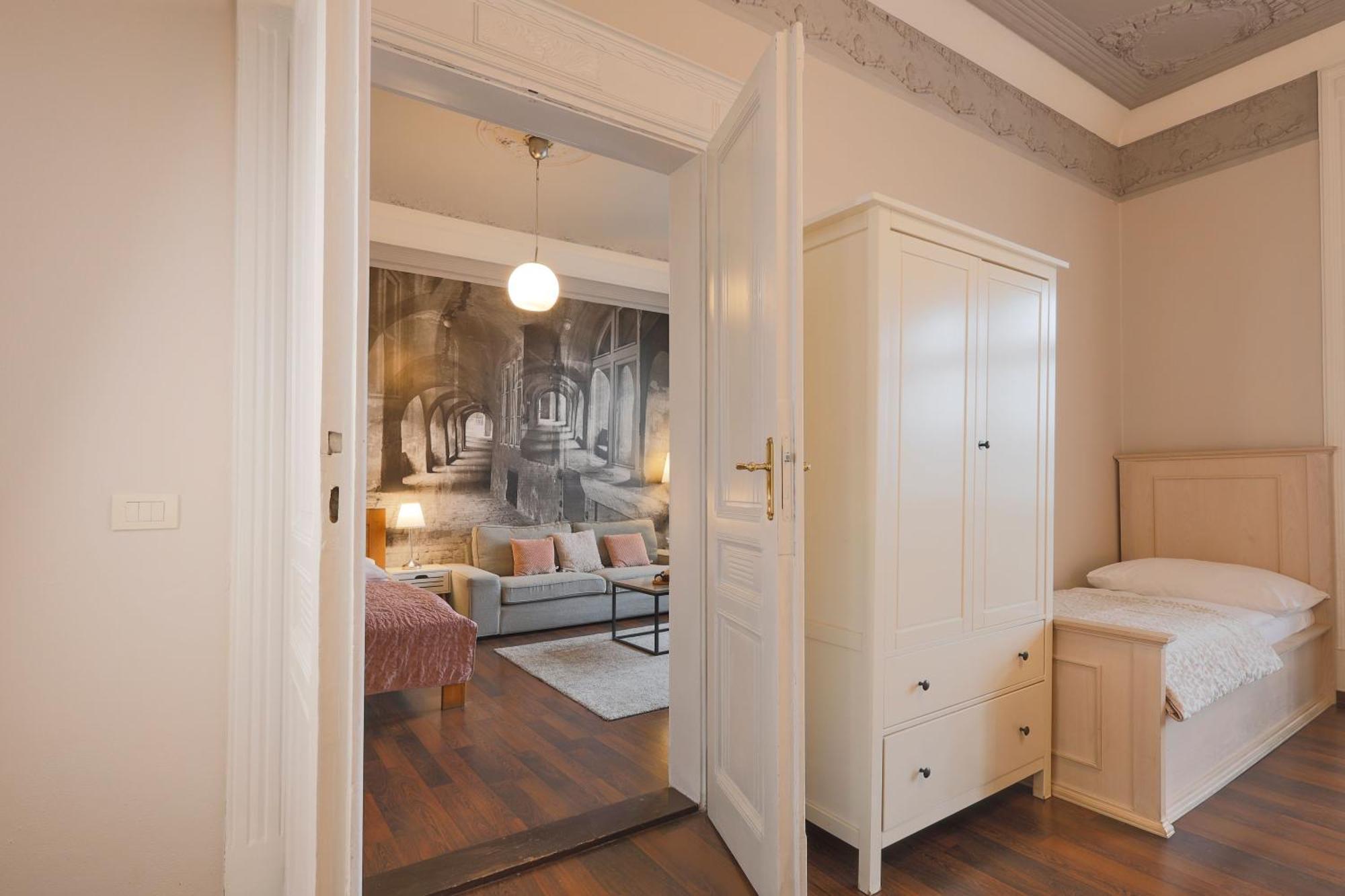 Janáčkovo Nábřeží 19 - Riverside Apart-hotel Praga