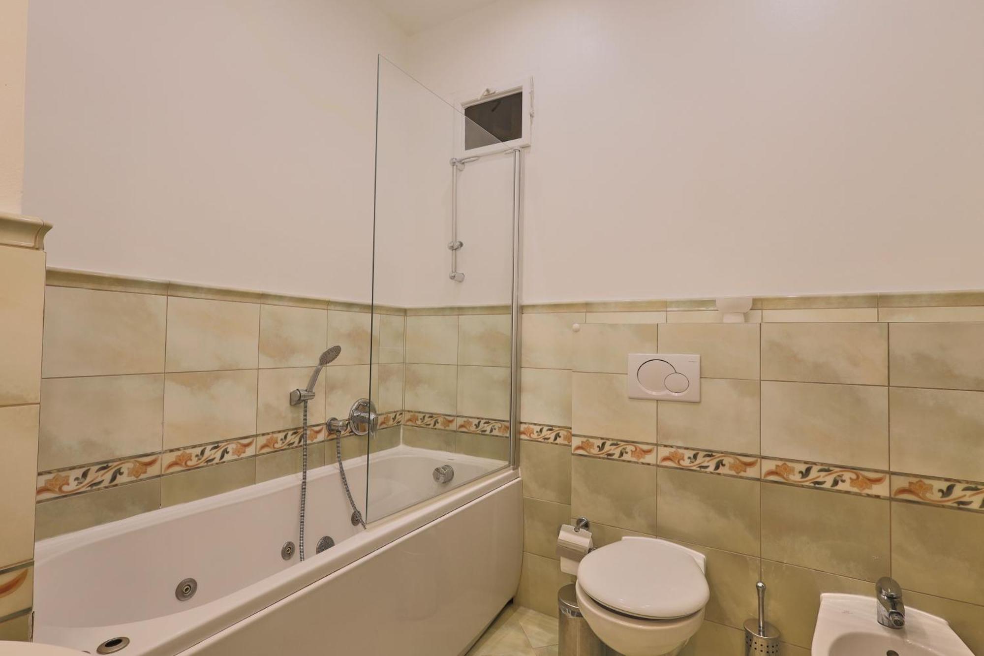 Janáčkovo Nábřeží 19 - Riverside Apart-hotel 4*